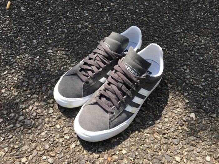 ADIDAS SKATEBOARDING スケートボードシューズ "CAMPUS VULC II" - GREYグレー 左前