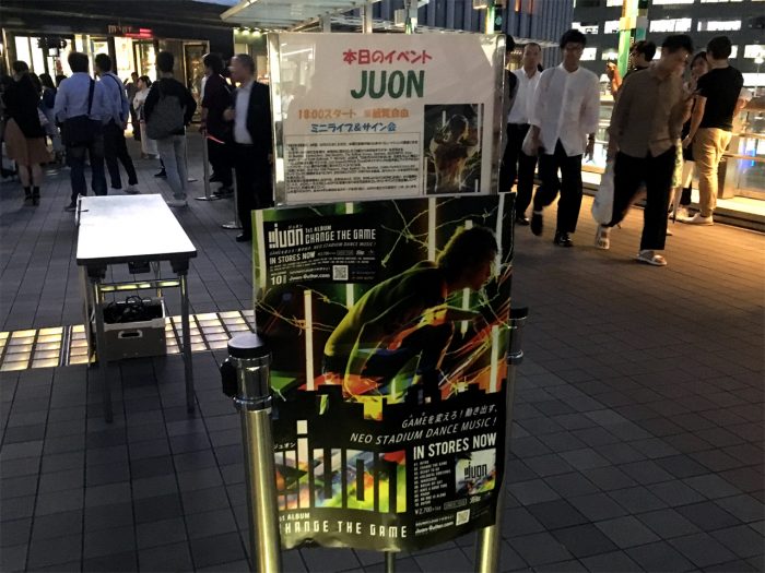 juonミニライブ＆サイン会神戸ミント前パネル