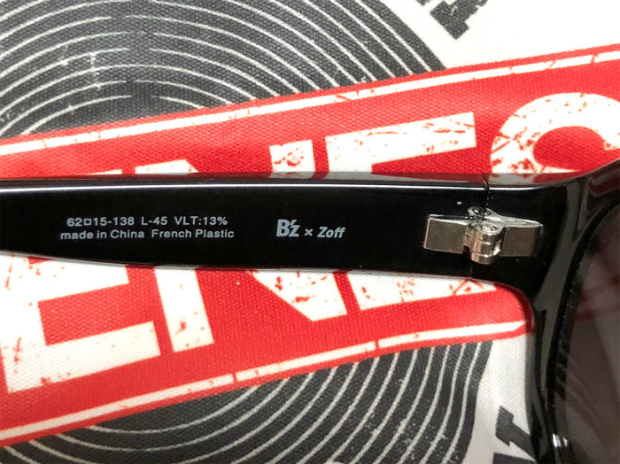 B'z エキシビジョン SCEANS グッズ Zoff サングラス &ldquo;TAK MODEL&rdquo; グラサン 左内側 B'z &times; Zoff