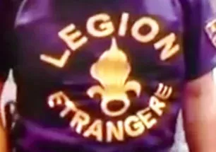 松本さんの着てるフランス外人部隊の隊旗のtシャツロゴ