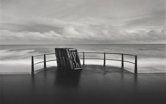 マイケル・ケンナ写真作品使用のB'z「FRIENDS」ジャケットに隠れた二人