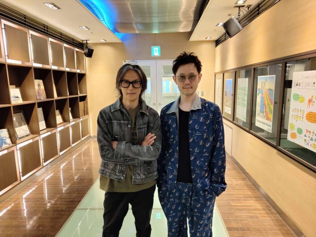 蔦谷好位置さんとのラジオ『WOW MUSIC』で稲葉浩志さんが着ているのも安定のネイバーフッド